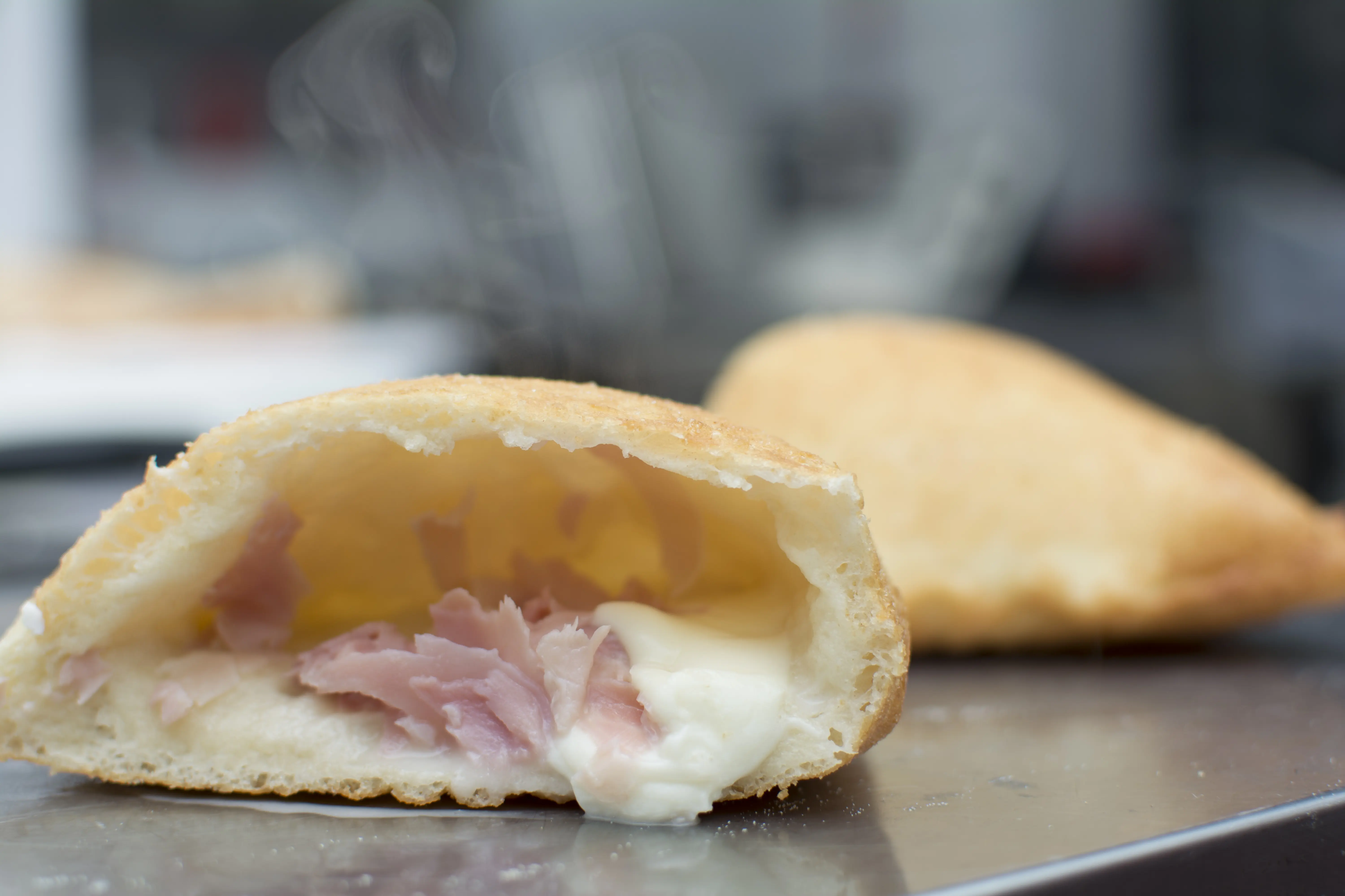 Calzoni fritti e specialità napoletane de L'Angolo del Calzone a Salerno